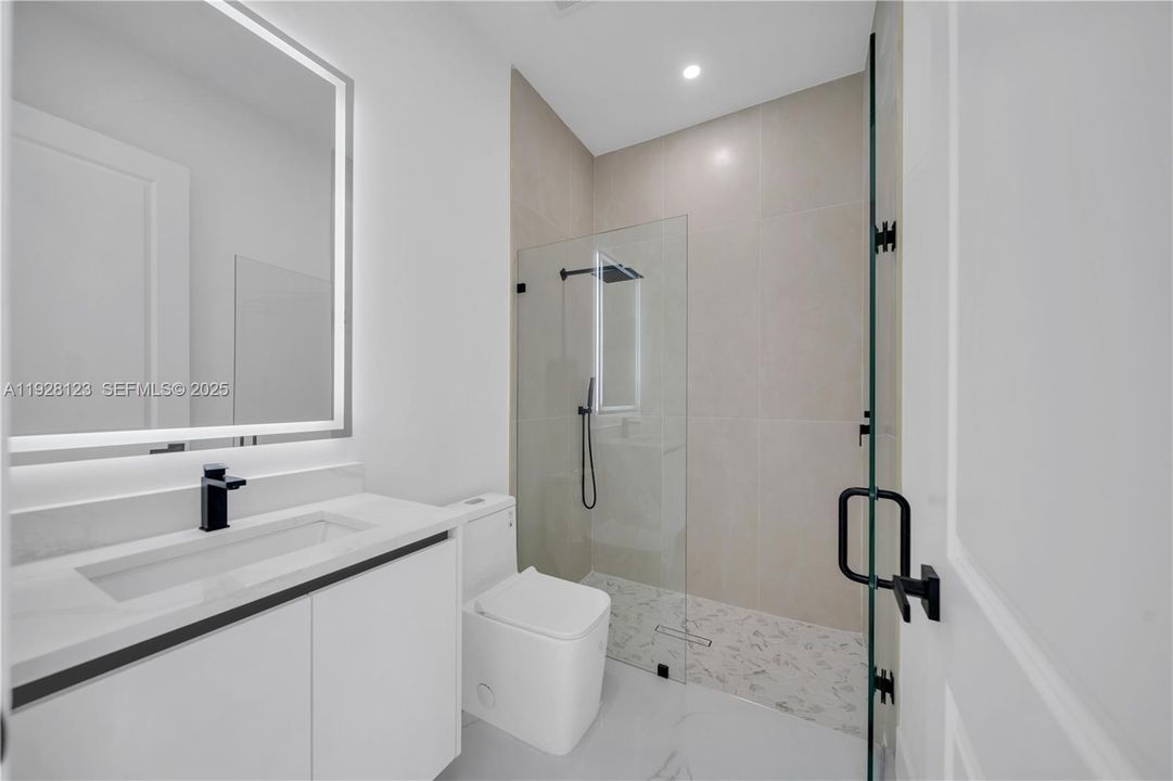 待售: $355,000 (4 贝兹, 3 浴室, 1650 平方英尺)