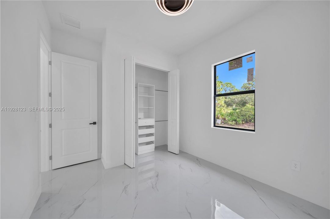 待售: $355,000 (4 贝兹, 3 浴室, 1650 平方英尺)