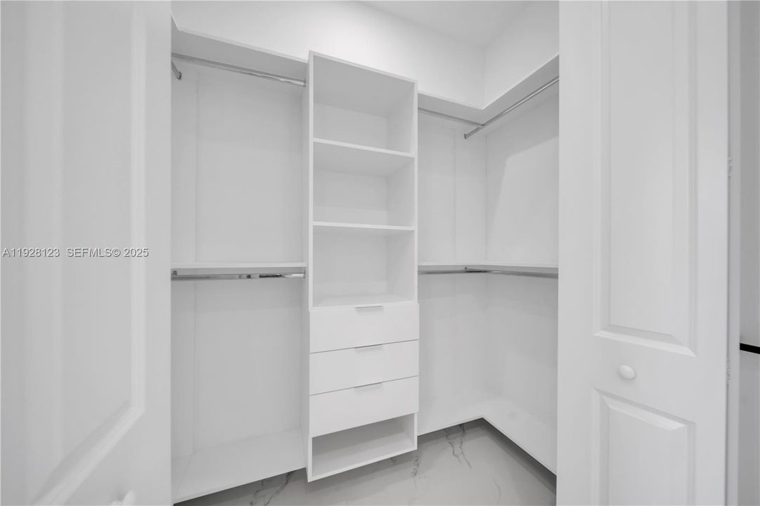 待售: $355,000 (4 贝兹, 3 浴室, 1650 平方英尺)