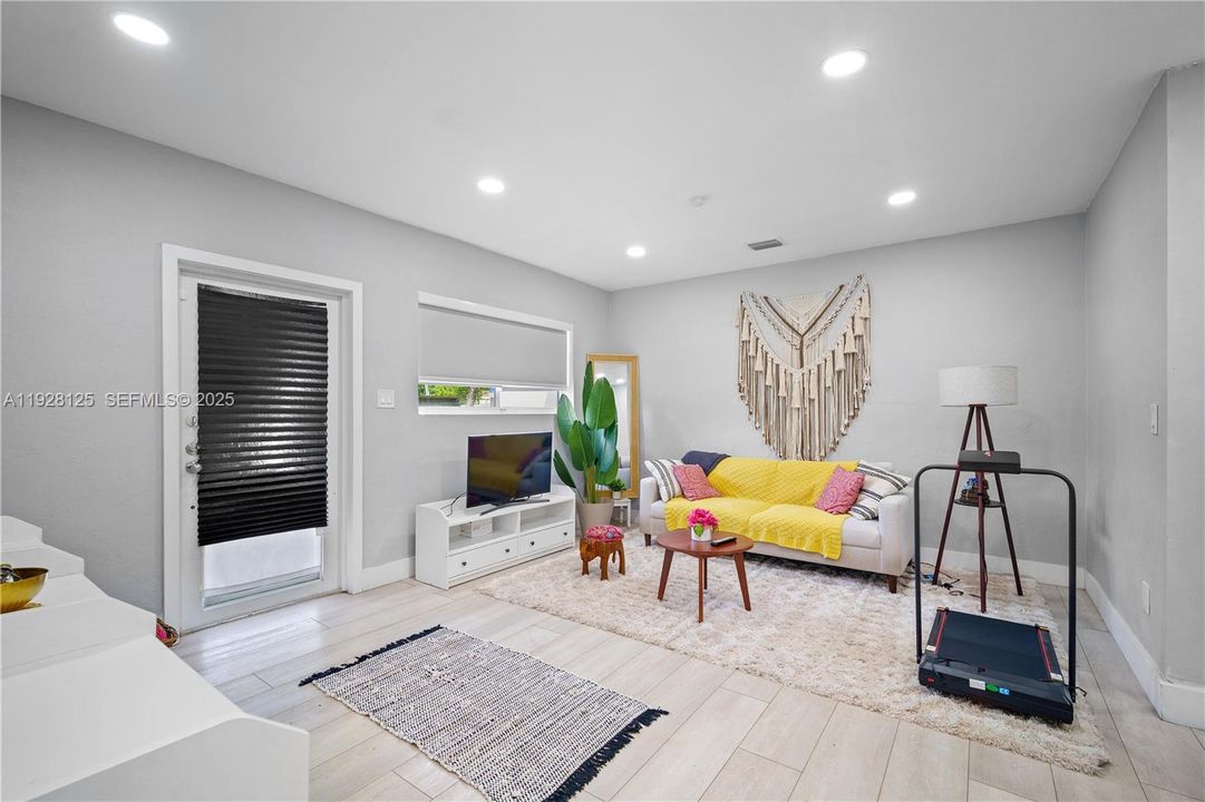 En Renta: $3,750 (4 camas, 2 baños, 1055 Pies cuadrados)