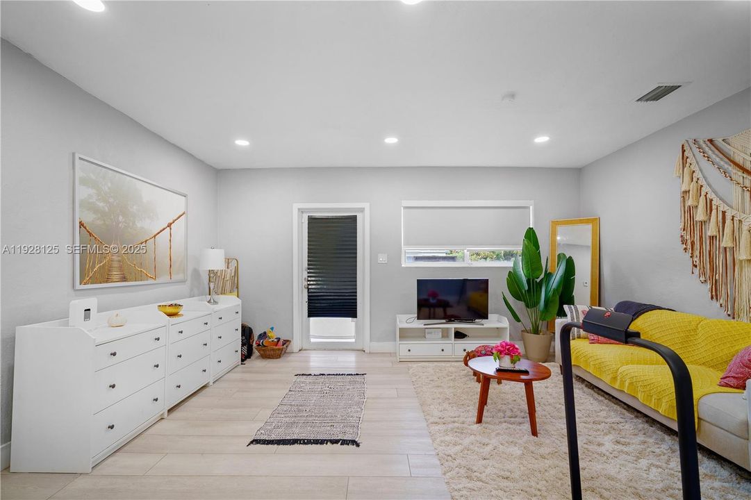 En Renta: $3,750 (4 camas, 2 baños, 1055 Pies cuadrados)