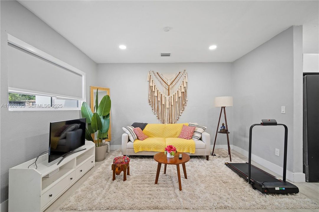 En Renta: $3,750 (4 camas, 2 baños, 1055 Pies cuadrados)