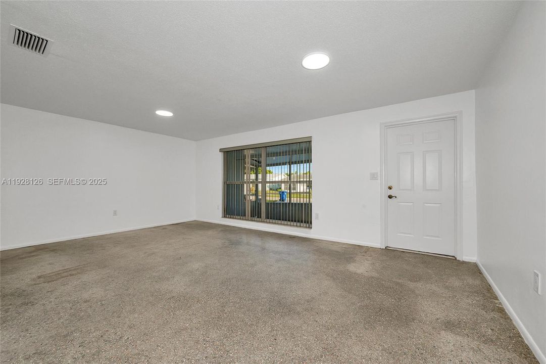 For Sale: $380,000 (2 beds, 2 baths, 1469 Square Feet)