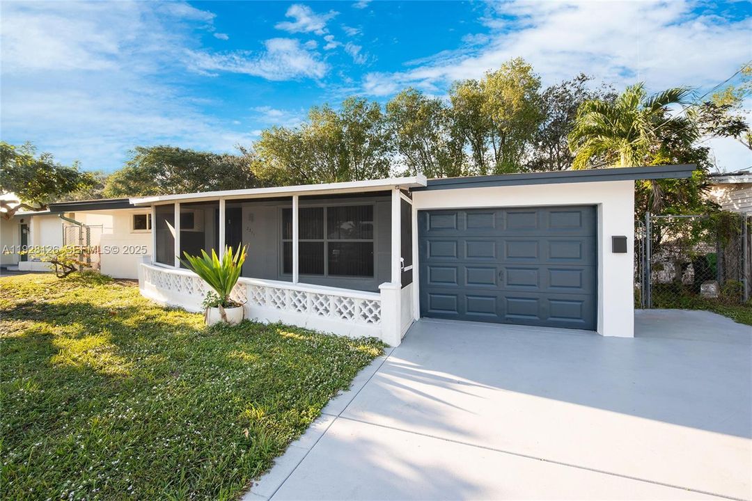 For Sale: $380,000 (2 beds, 2 baths, 1469 Square Feet)