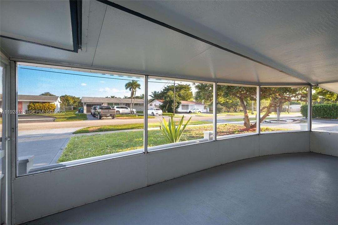 For Sale: $380,000 (2 beds, 2 baths, 1469 Square Feet)