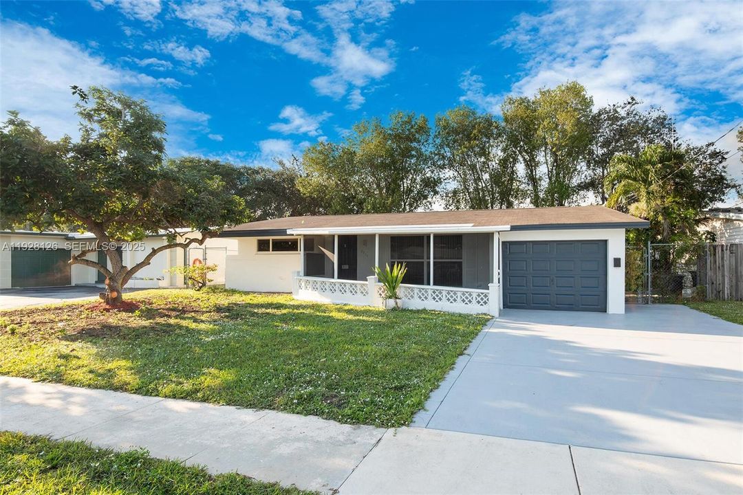 For Sale: $380,000 (2 beds, 2 baths, 1469 Square Feet)