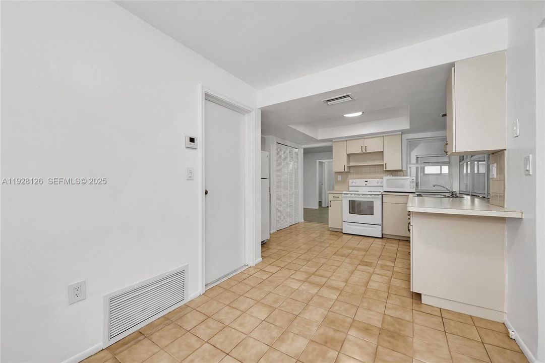 For Sale: $380,000 (2 beds, 2 baths, 1469 Square Feet)