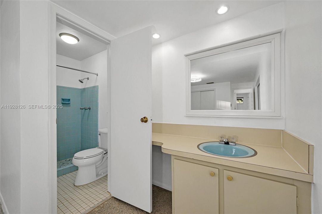 For Sale: $380,000 (2 beds, 2 baths, 1469 Square Feet)