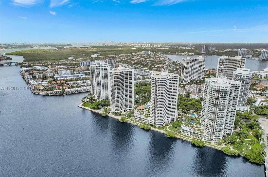 For Sale: $1,538,000 (3 beds, 3 baths, 2607 Square Feet)