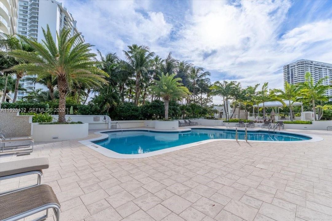 For Sale: $1,538,000 (3 beds, 3 baths, 2607 Square Feet)