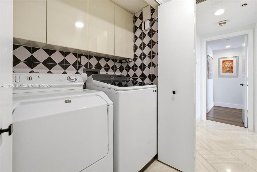 For Sale: $1,538,000 (3 beds, 3 baths, 2607 Square Feet)