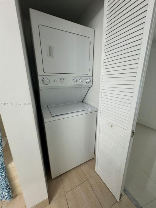 For Rent: $2,600 (1 beds, 1 baths, 825 Square Feet)