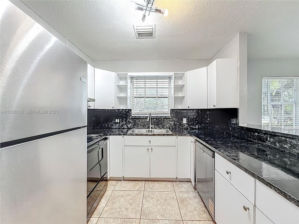 For Rent: $2,600 (3 beds, 2 baths, 2432 Square Feet)
