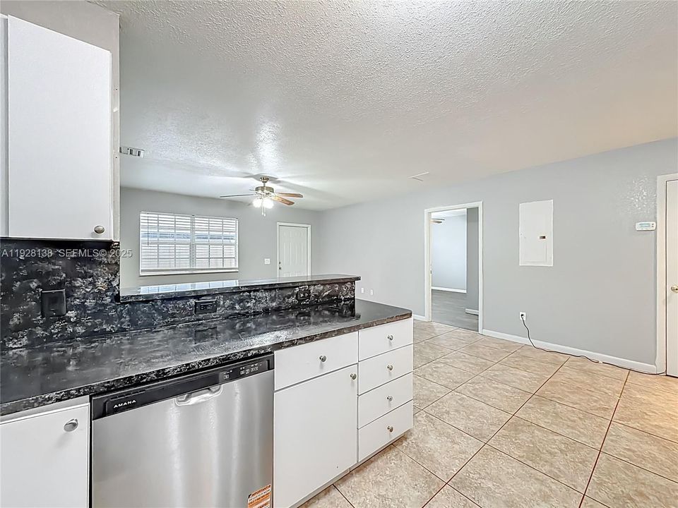 For Rent: $2,600 (3 beds, 2 baths, 2432 Square Feet)