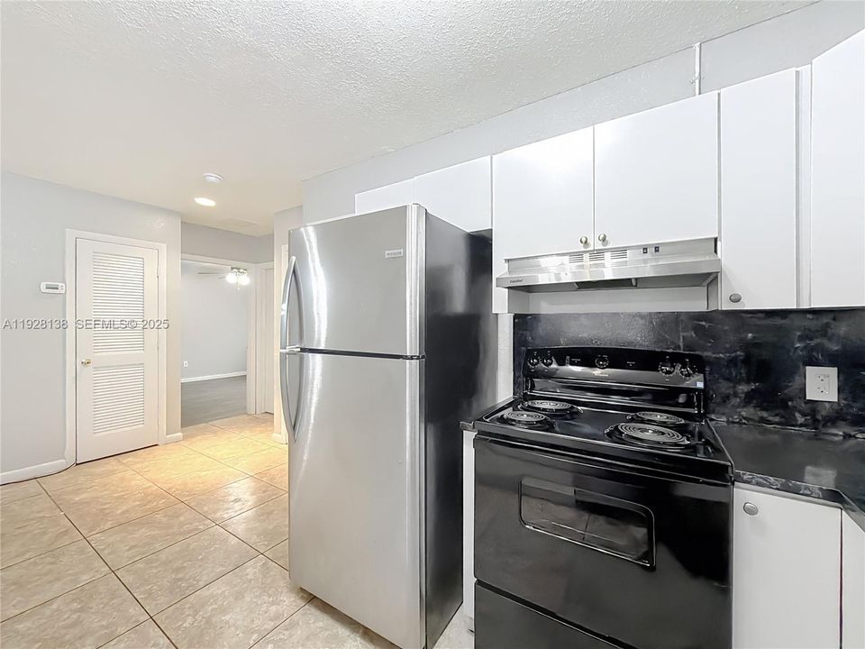 For Rent: $2,600 (3 beds, 2 baths, 2432 Square Feet)
