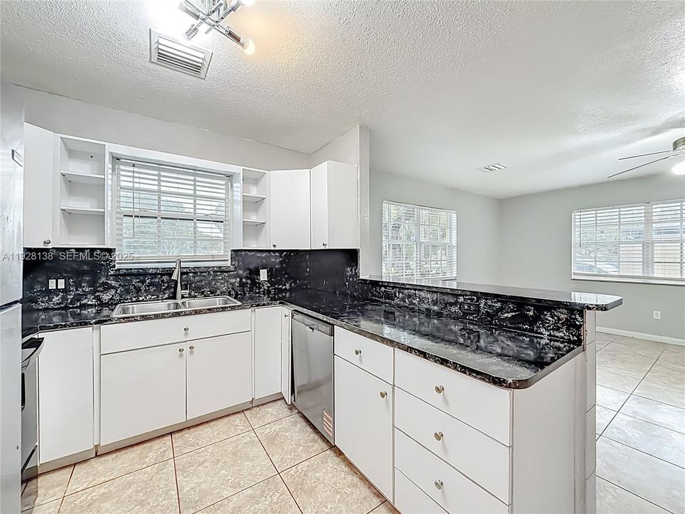 For Rent: $2,600 (3 beds, 2 baths, 2432 Square Feet)