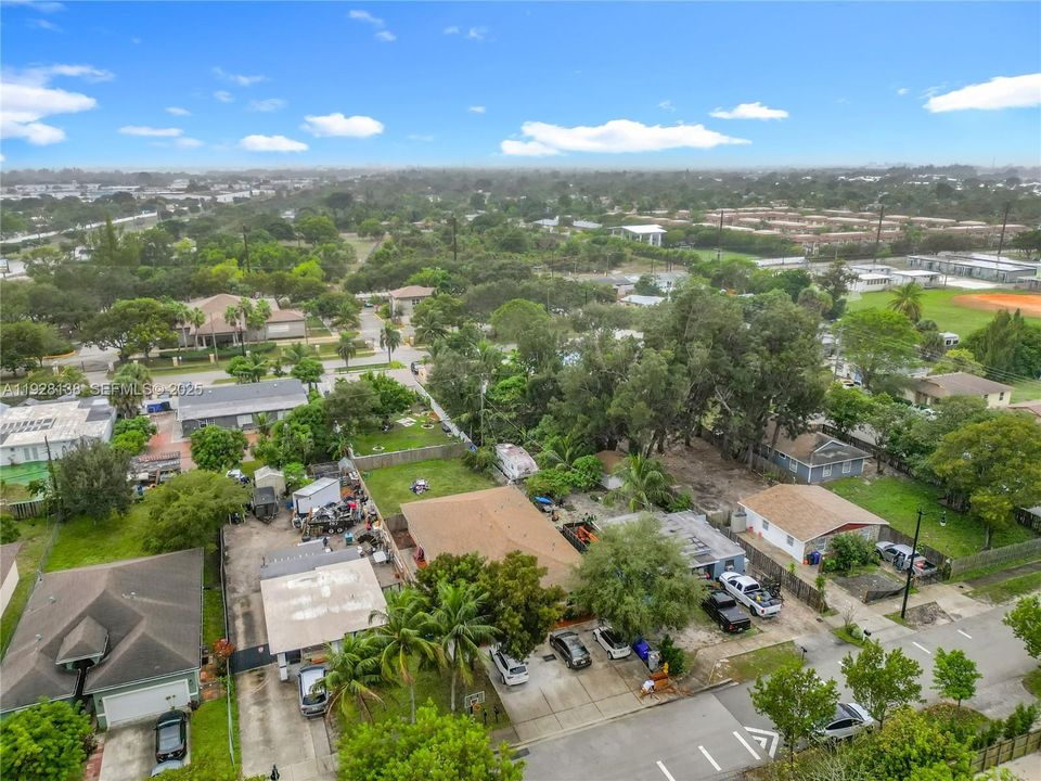 For Rent: $2,600 (3 beds, 2 baths, 2432 Square Feet)