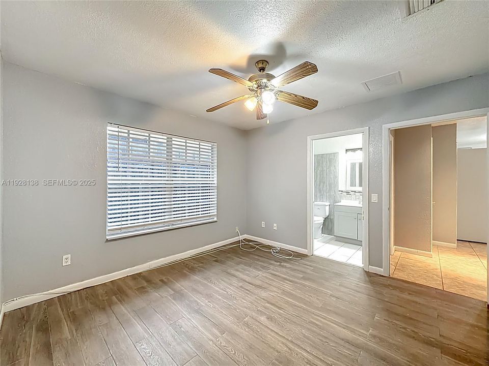For Rent: $2,600 (3 beds, 2 baths, 2432 Square Feet)