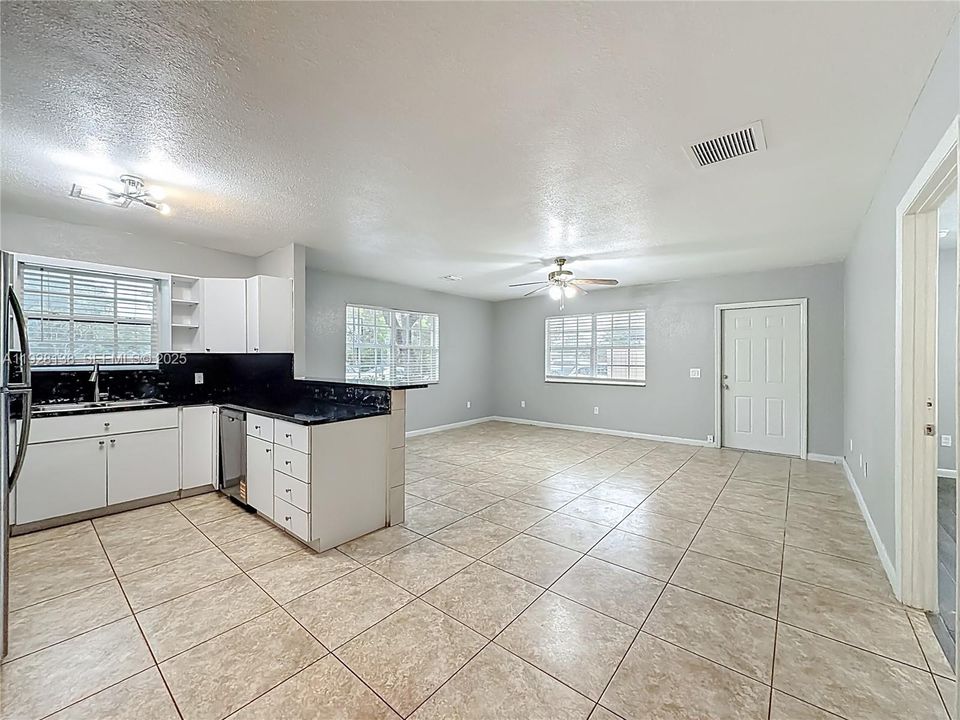 For Rent: $2,600 (3 beds, 2 baths, 2432 Square Feet)