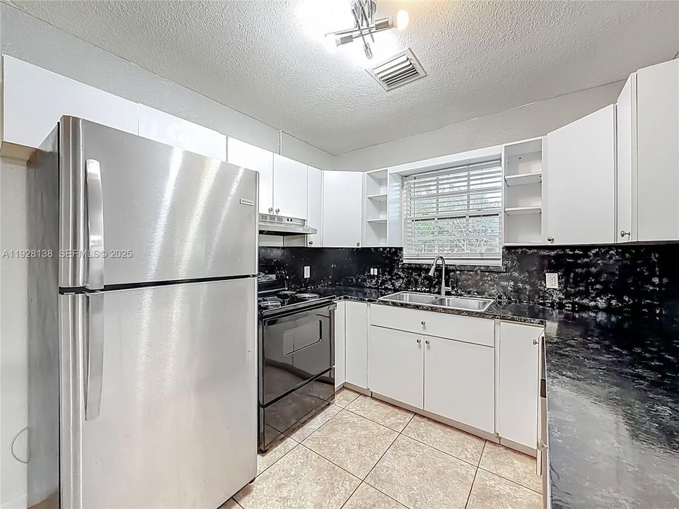 For Rent: $2,600 (3 beds, 2 baths, 2432 Square Feet)