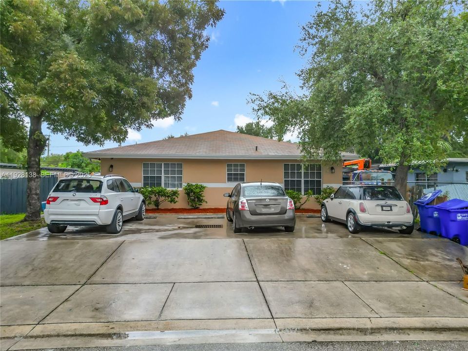 For Rent: $2,600 (3 beds, 2 baths, 2432 Square Feet)