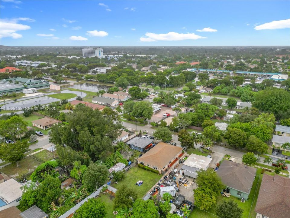 For Rent: $2,600 (3 beds, 2 baths, 2432 Square Feet)