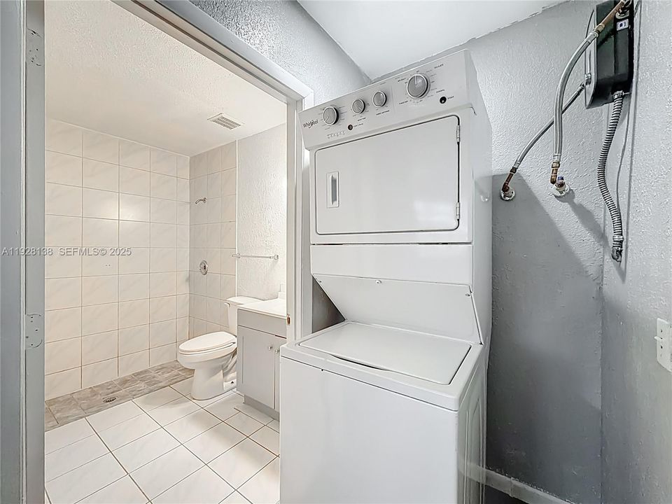 For Rent: $2,600 (3 beds, 2 baths, 2432 Square Feet)