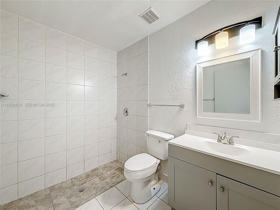 For Rent: $2,600 (3 beds, 2 baths, 2432 Square Feet)