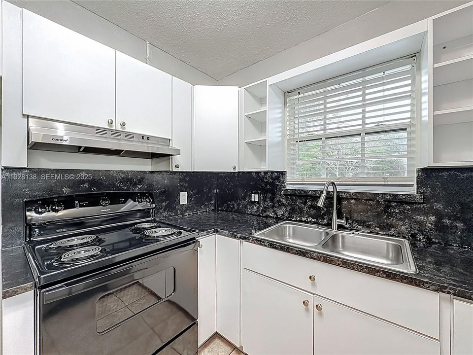 For Rent: $2,600 (3 beds, 2 baths, 2432 Square Feet)