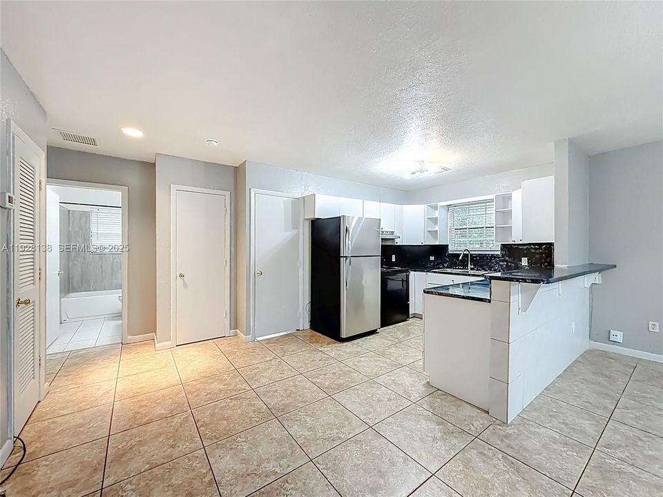 For Rent: $2,600 (3 beds, 2 baths, 2432 Square Feet)