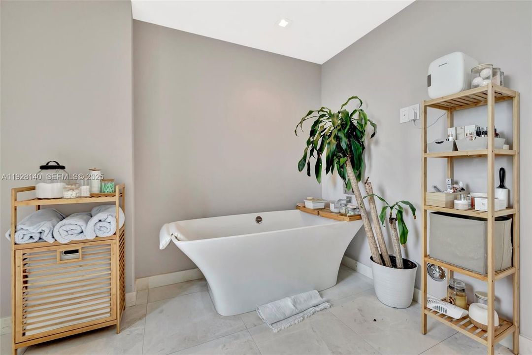 В аренду: $7,000 (2 спален, 3 ванн, 1750 Квадратных фут)