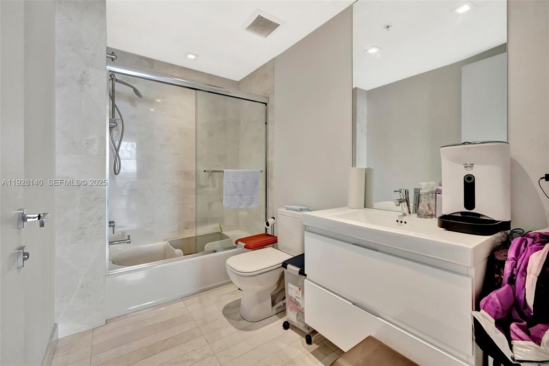 В аренду: $7,000 (2 спален, 3 ванн, 1750 Квадратных фут)