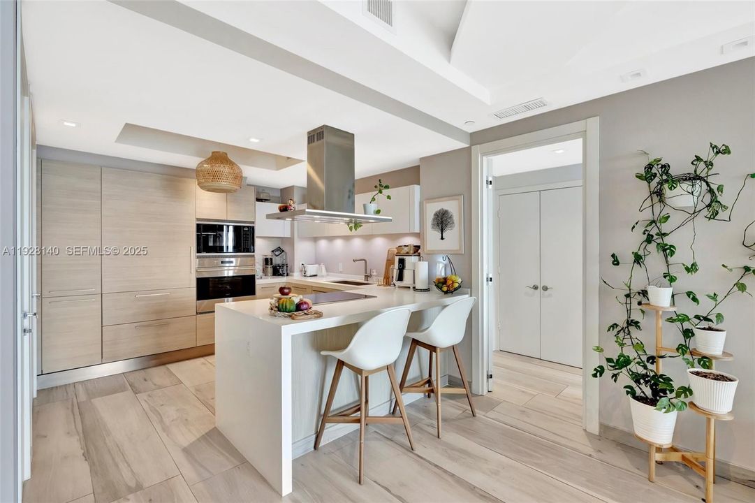 В аренду: $7,000 (2 спален, 3 ванн, 1750 Квадратных фут)