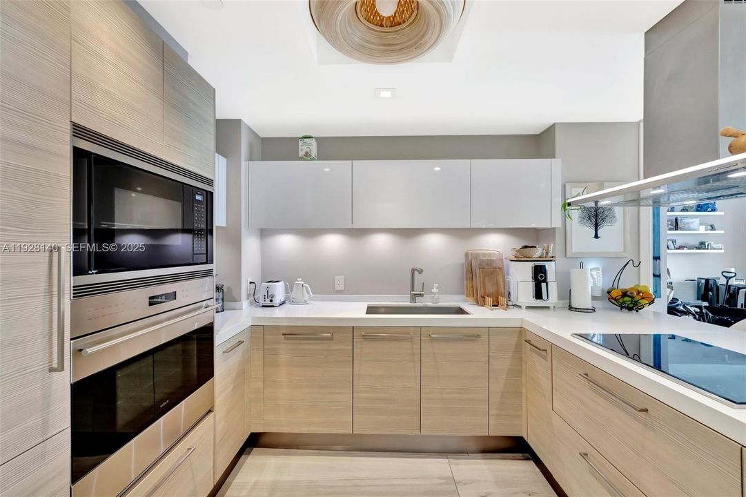 В аренду: $7,000 (2 спален, 3 ванн, 1750 Квадратных фут)