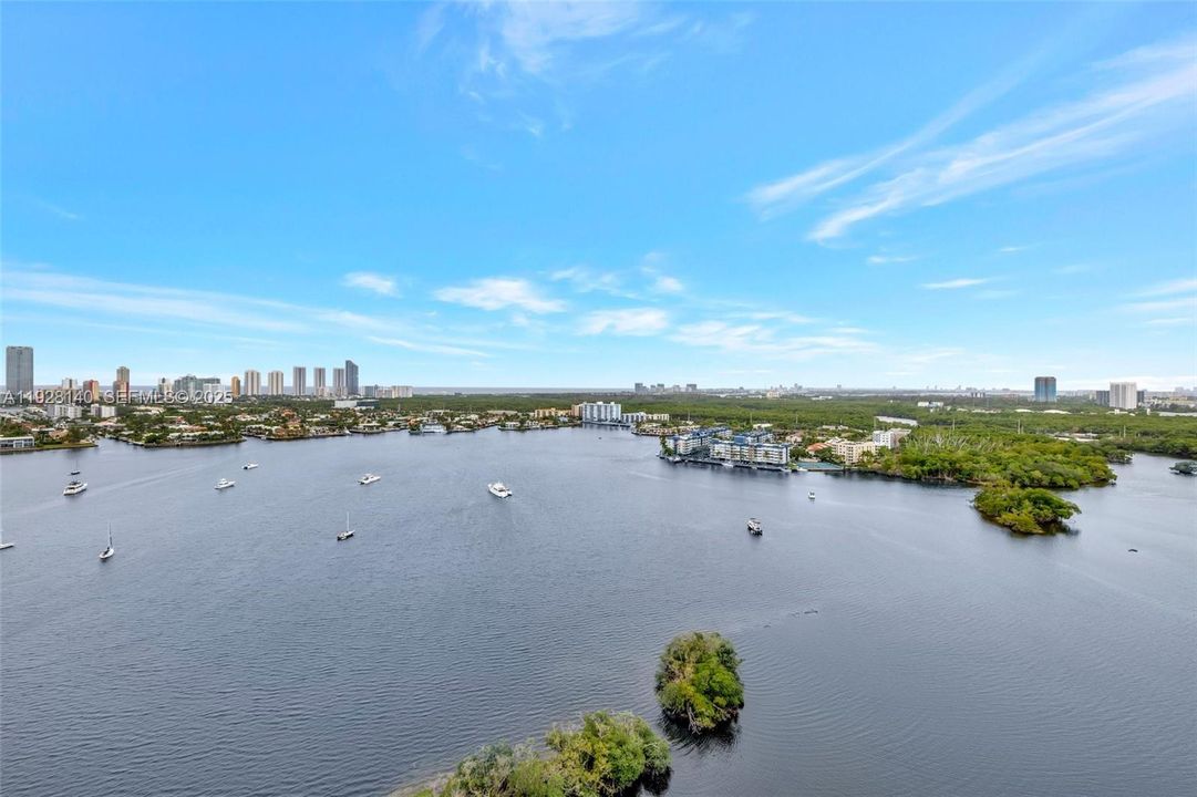 В аренду: $7,000 (2 спален, 3 ванн, 1750 Квадратных фут)