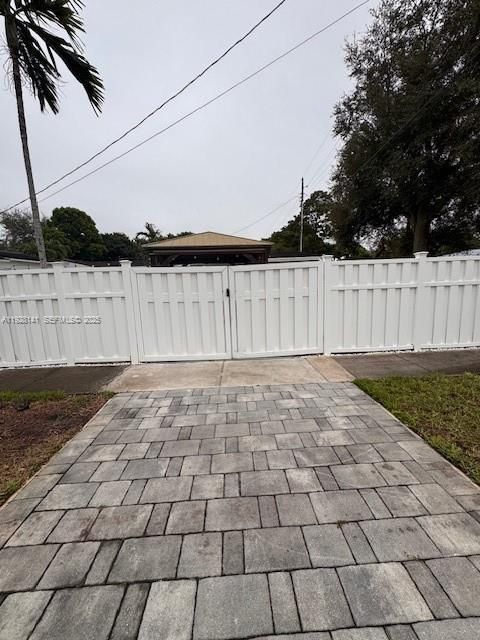 В аренду: $2,200 (1 спален, 1 ванн, 825 Квадратных фут)