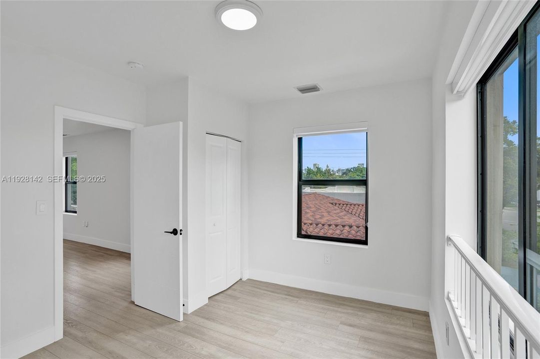 For Rent: $2,800 (2 beds, 1 baths, 4058 Square Feet)