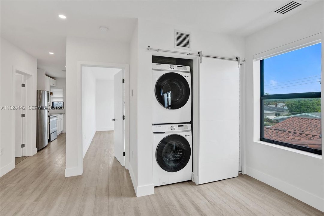 For Rent: $2,800 (2 beds, 1 baths, 4058 Square Feet)