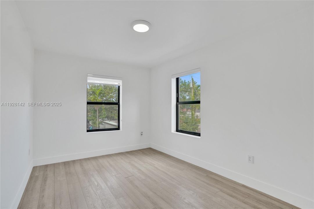 For Rent: $2,800 (2 beds, 1 baths, 4058 Square Feet)