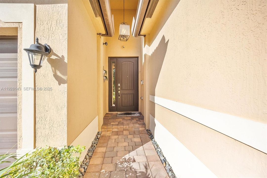 For Sale: $599,000 (4 beds, 2 baths, 1877 Square Feet)