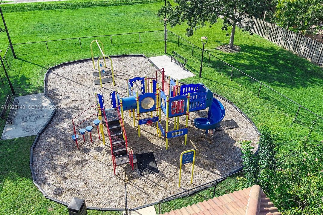 For Sale: $599,000 (4 beds, 2 baths, 1877 Square Feet)