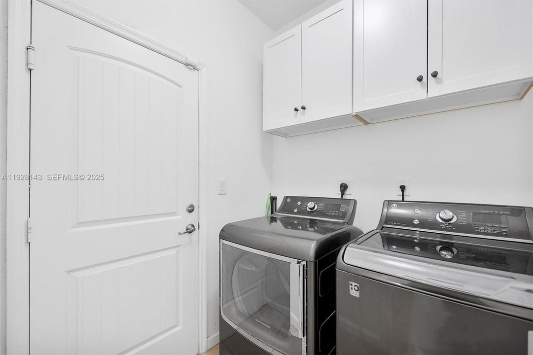 For Sale: $599,000 (4 beds, 2 baths, 1877 Square Feet)