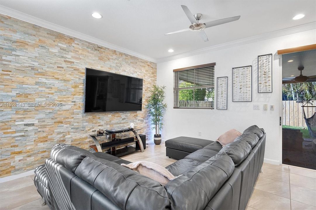 For Sale: $599,000 (4 beds, 2 baths, 1877 Square Feet)