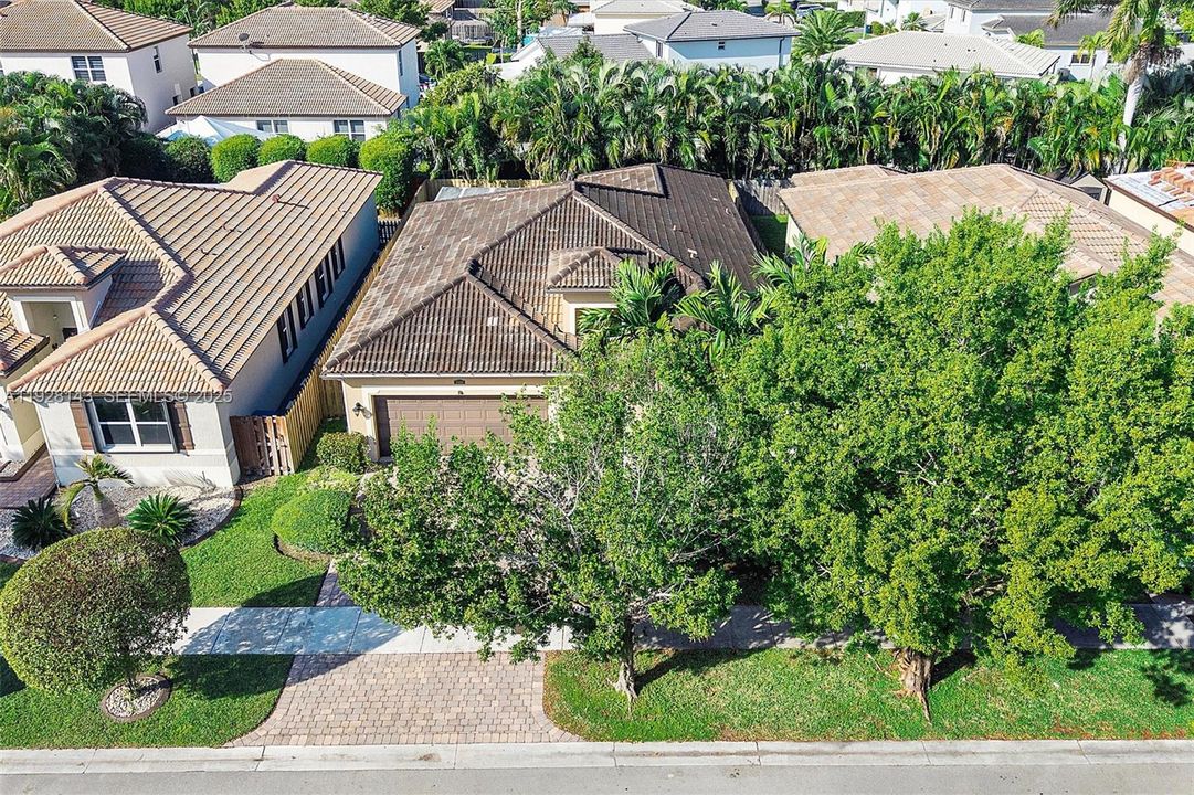 For Sale: $599,000 (4 beds, 2 baths, 1877 Square Feet)