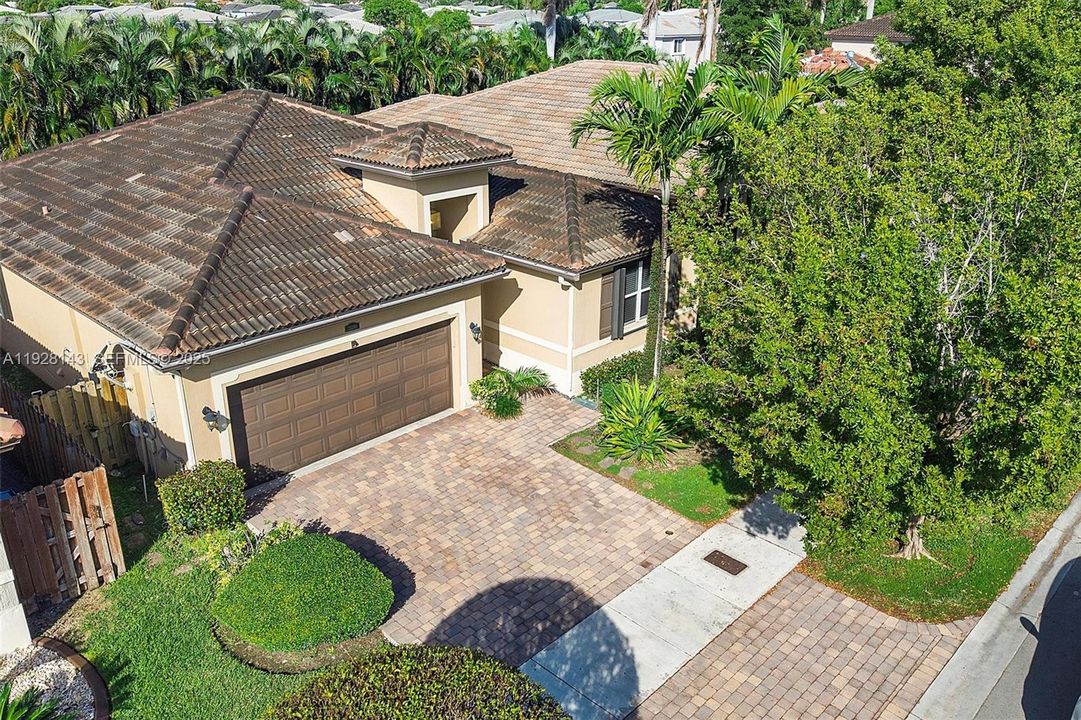 For Sale: $599,000 (4 beds, 2 baths, 1877 Square Feet)