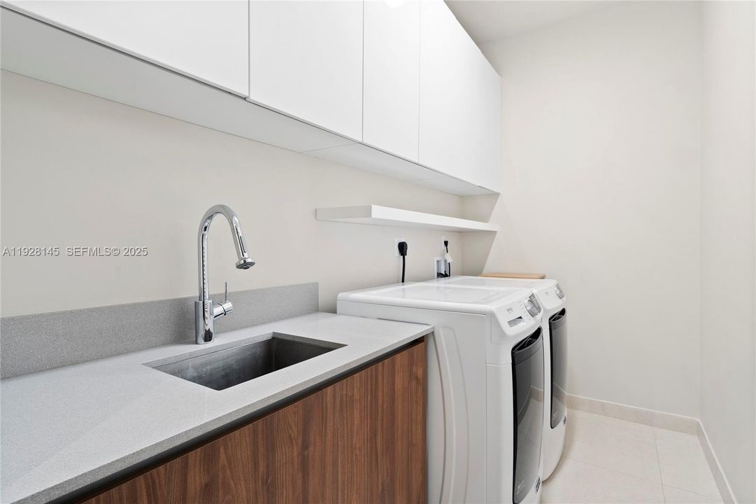 For Sale: $3,850,000 (3 beds, 4 baths, 2885 Square Feet)