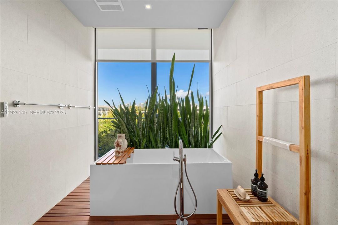 For Sale: $3,850,000 (3 beds, 4 baths, 2885 Square Feet)