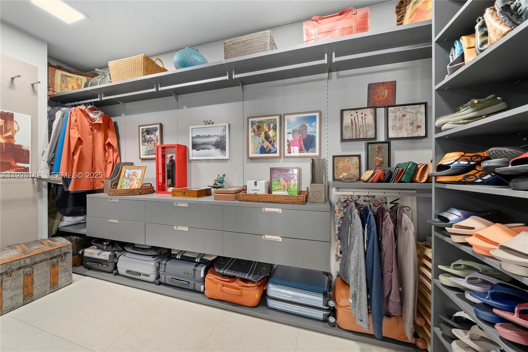 For Sale: $3,850,000 (3 beds, 4 baths, 2885 Square Feet)