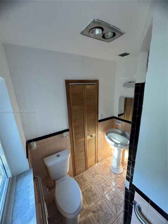 В аренду: $7,500 (4 спален, 2 ванн, 2290 Квадратных фут)