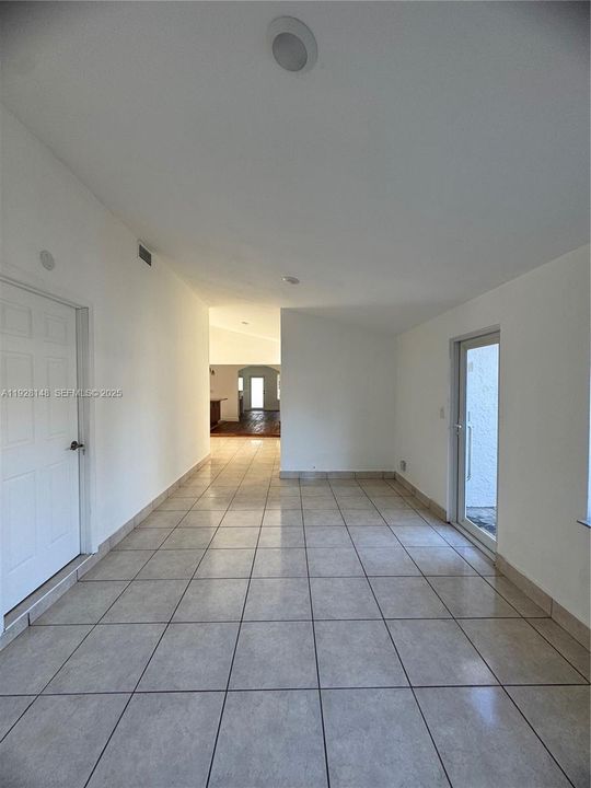 В аренду: $7,500 (4 спален, 2 ванн, 2290 Квадратных фут)